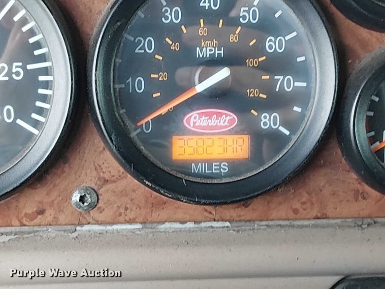 image for item FK0692 2007 Peterbilt 387 semi truck