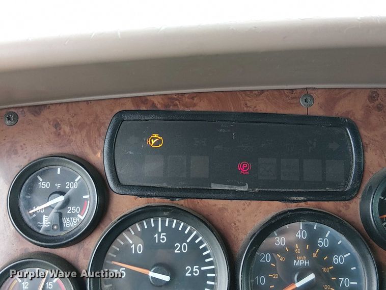 image for item FK0692 2007 Peterbilt 387 semi truck