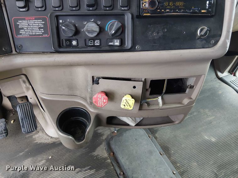 image for item FK0692 2007 Peterbilt 387 semi truck