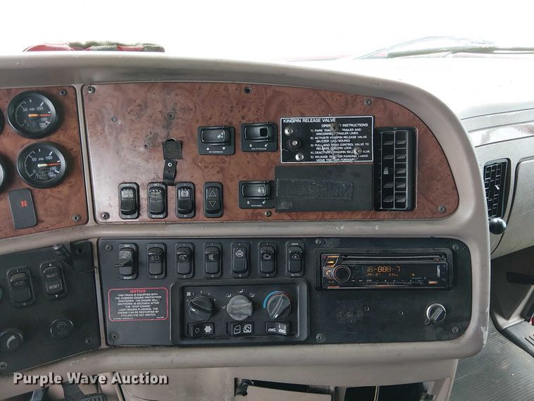 image for item FK0692 2007 Peterbilt 387 semi truck