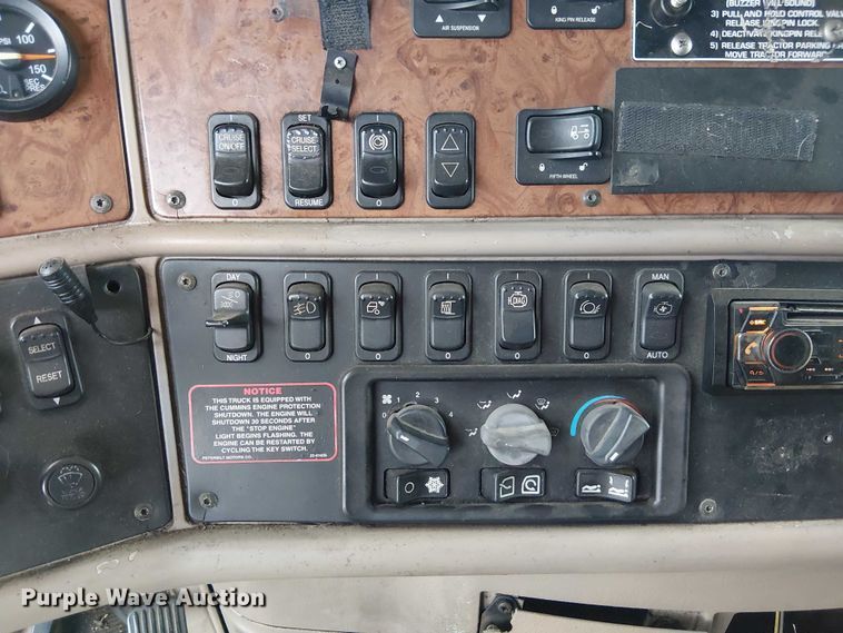 image for item FK0692 2007 Peterbilt 387 semi truck