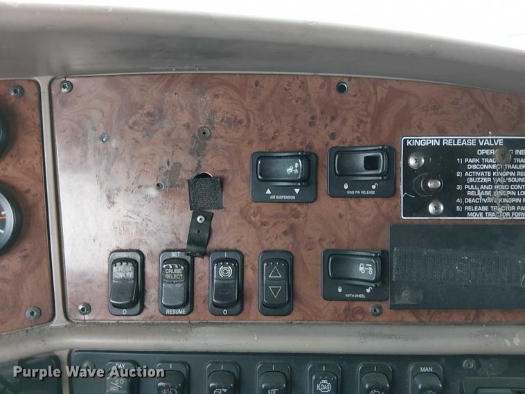 image for item FK0692 2007 Peterbilt 387 semi truck