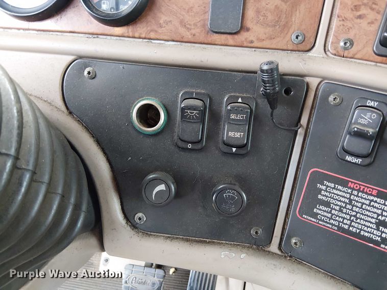 image for item FK0692 2007 Peterbilt 387 semi truck