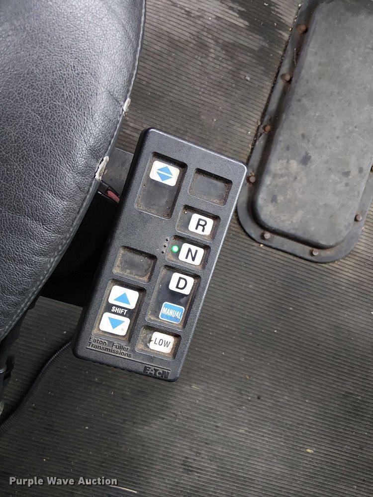 image for item FK0692 2007 Peterbilt 387 semi truck