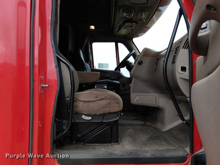 image for item FK0692 2007 Peterbilt 387 semi truck