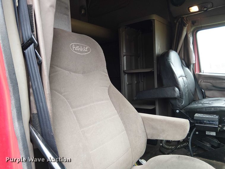 image for item FK0692 2007 Peterbilt 387 semi truck