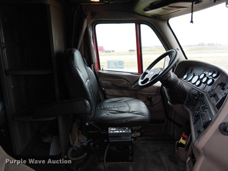 image for item FK0692 2007 Peterbilt 387 semi truck