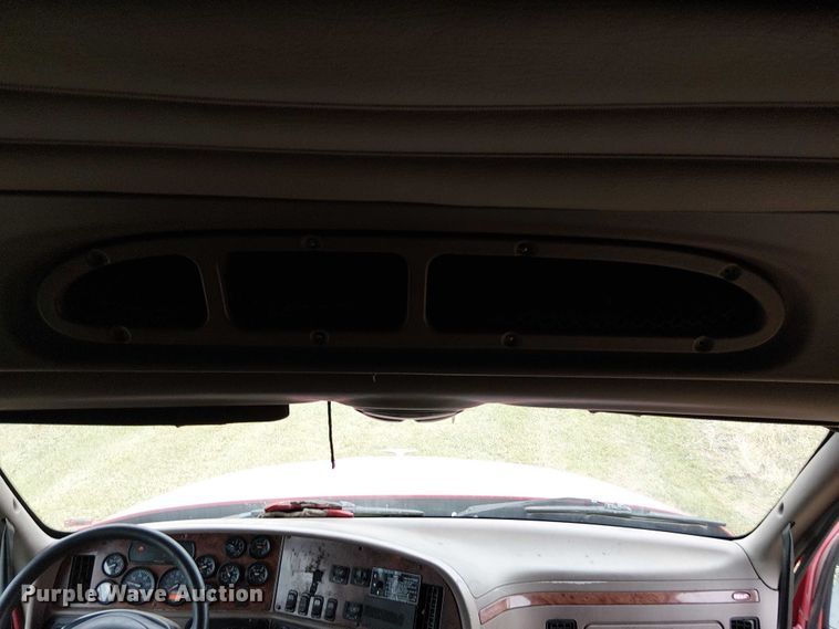 image for item FK0692 2007 Peterbilt 387 semi truck