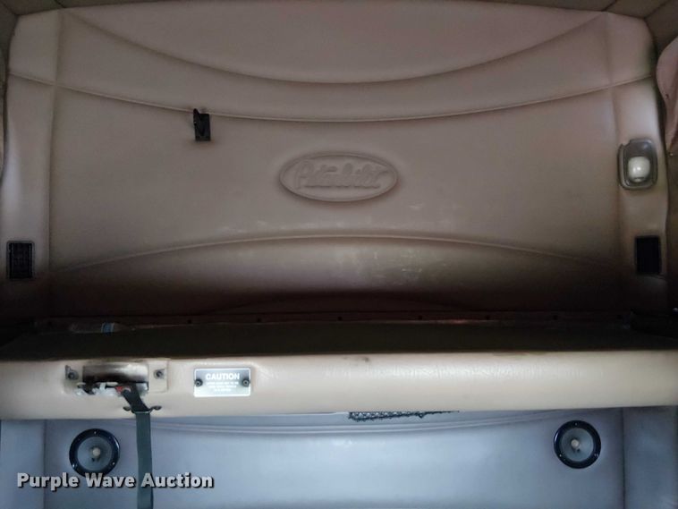 image for item FK0692 2007 Peterbilt 387 semi truck