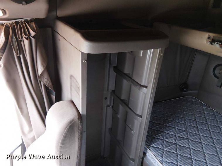 image for item FK0692 2007 Peterbilt 387 semi truck