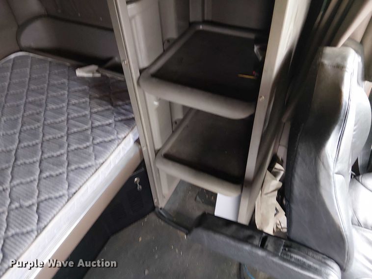 image for item FK0692 2007 Peterbilt 387 semi truck