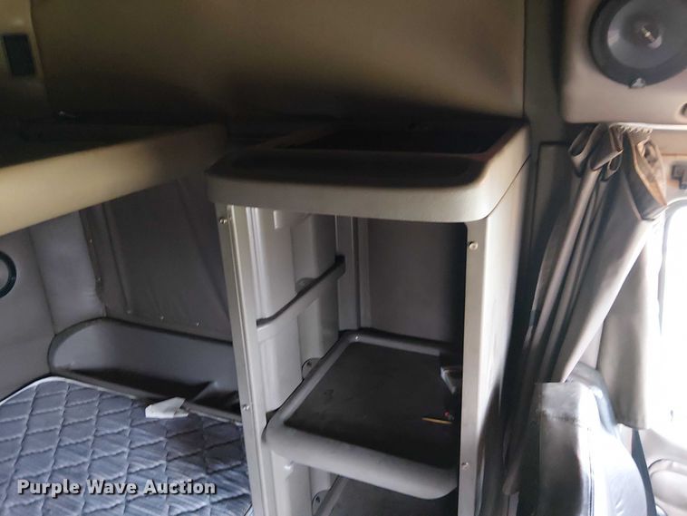 image for item FK0692 2007 Peterbilt 387 semi truck