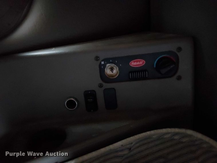 image for item FK0692 2007 Peterbilt 387 semi truck