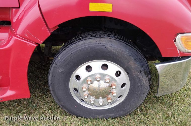 image for item FK0692 2007 Peterbilt 387 semi truck