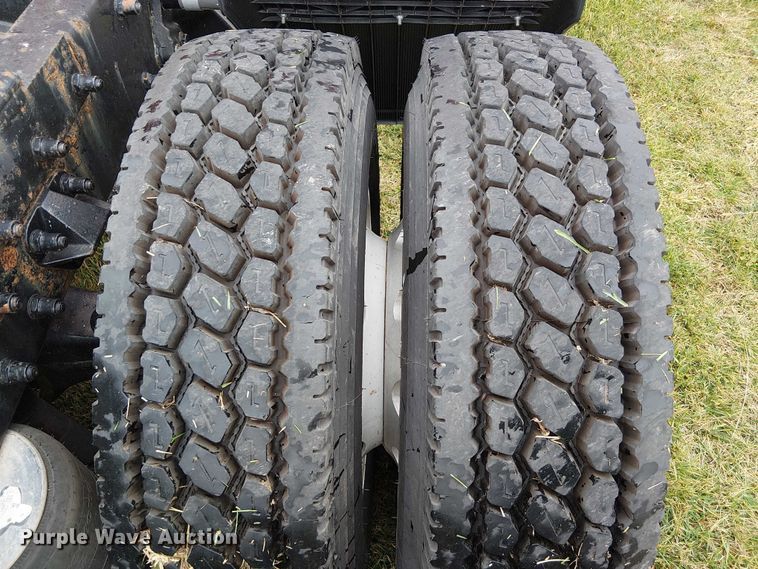 image for item FK0692 2007 Peterbilt 387 semi truck