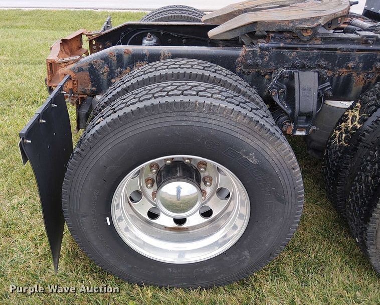 image for item FK0692 2007 Peterbilt 387 semi truck