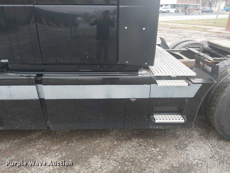 image for item FK0693 2006 Volvo VN semi truck