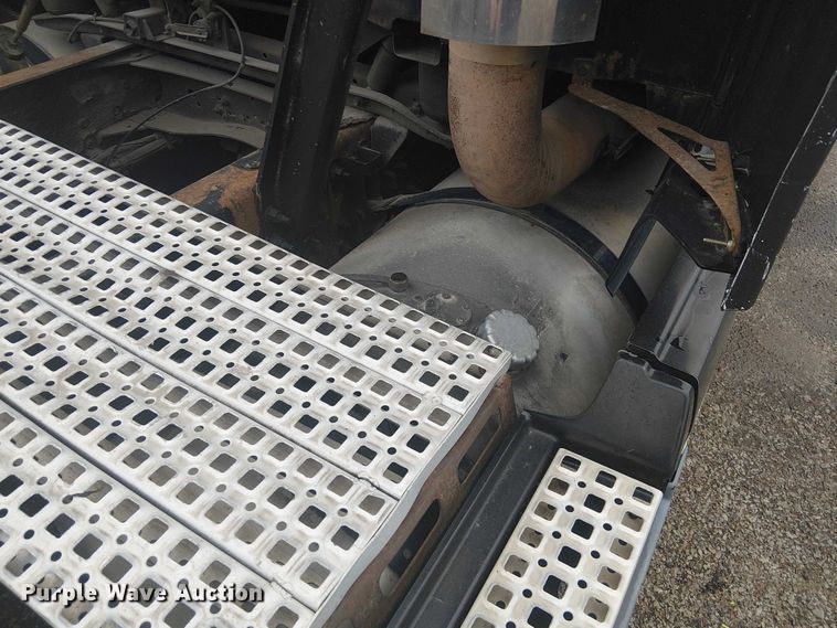 image for item FK0693 2006 Volvo VN semi truck