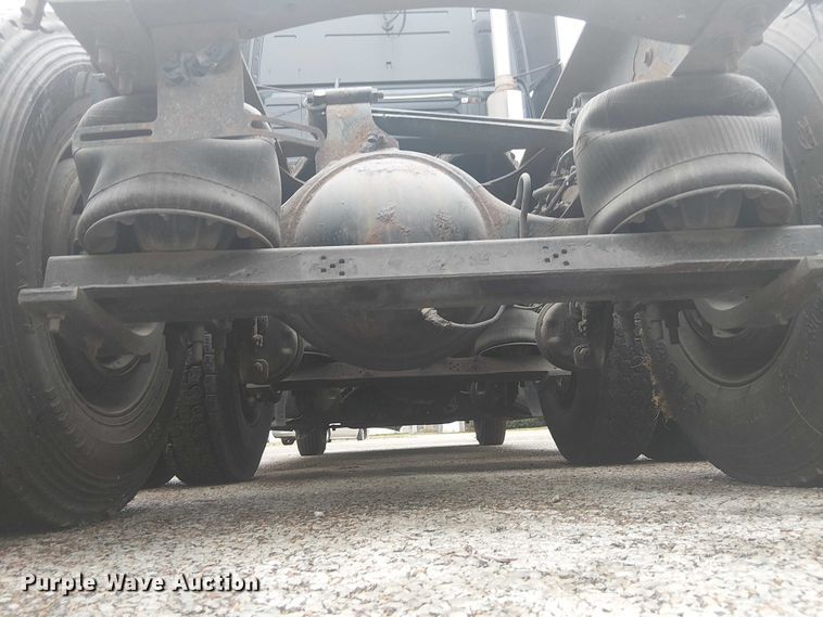 image for item FK0693 2006 Volvo VN semi truck