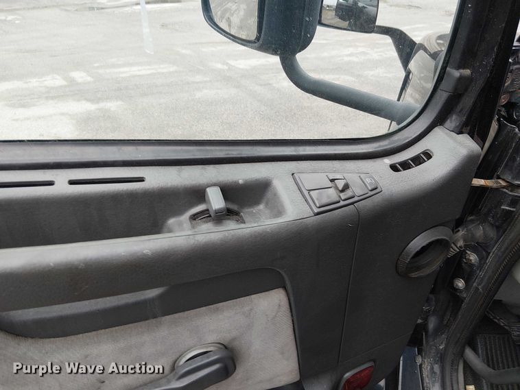 image for item FK0693 2006 Volvo VN semi truck