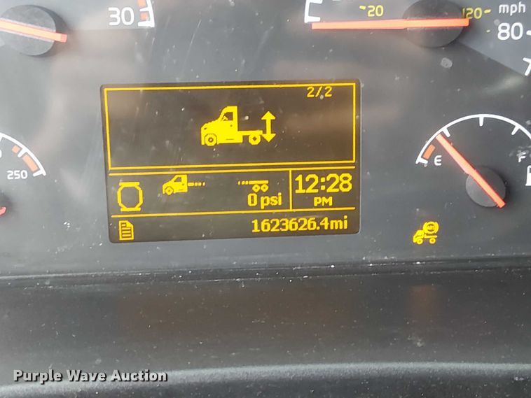 image for item FK0693 2006 Volvo VN semi truck