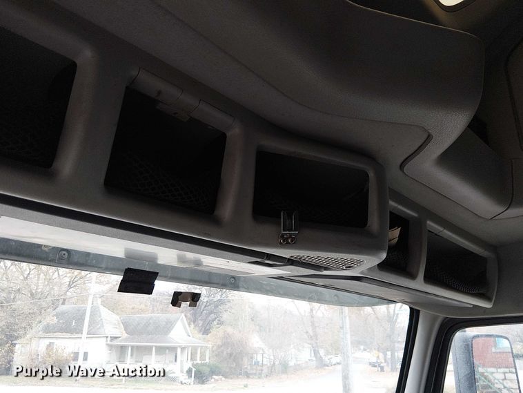 image for item FK0693 2006 Volvo VN semi truck