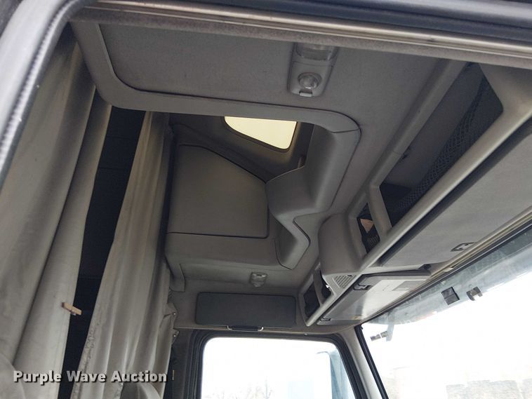 image for item FK0693 2006 Volvo VN semi truck