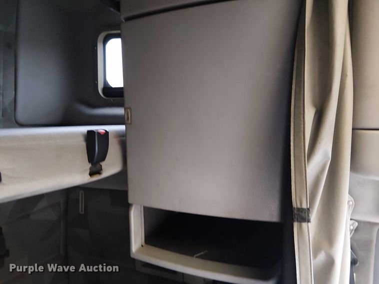 image for item FK0693 2006 Volvo VN semi truck