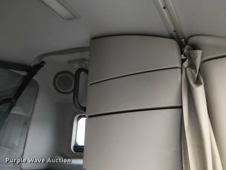 image for item FK0693 2006 Volvo VN semi truck