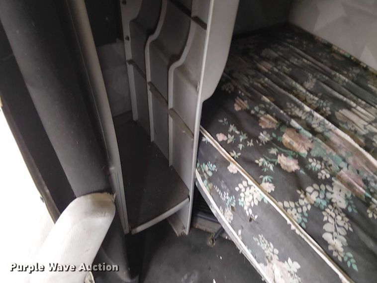 image for item FK0693 2006 Volvo VN semi truck