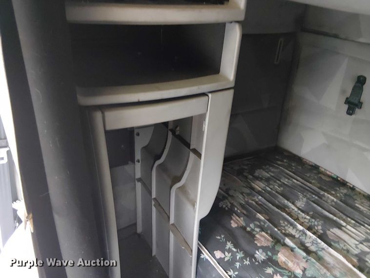 image for item FK0693 2006 Volvo VN semi truck