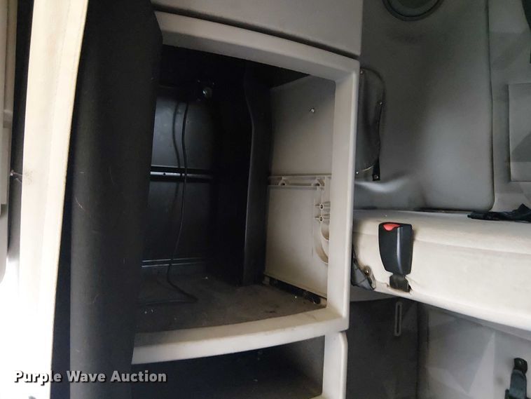 image for item FK0693 2006 Volvo VN semi truck