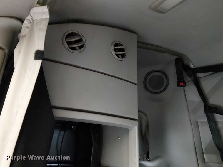 image for item FK0693 2006 Volvo VN semi truck