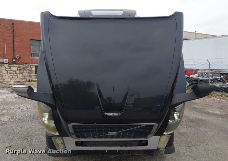 image for item FK0693 2006 Volvo VN semi truck
