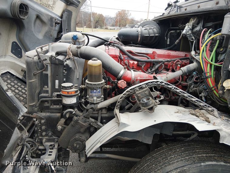 image for item FK0693 2006 Volvo VN semi truck