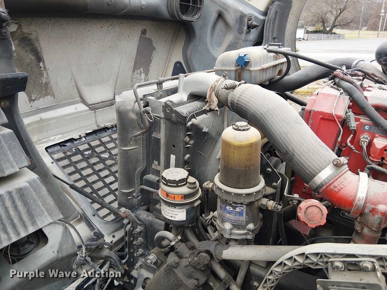 image for item FK0693 2006 Volvo VN semi truck