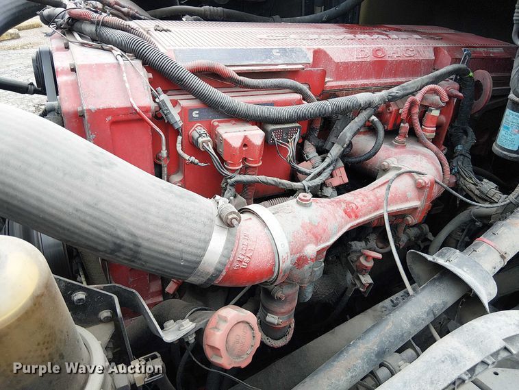 image for item FK0693 2006 Volvo VN semi truck