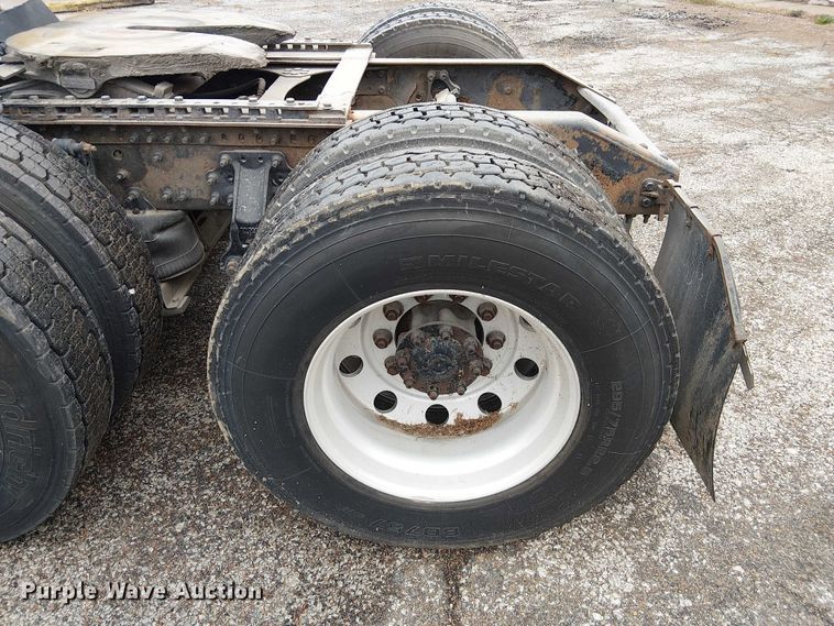 image for item FK0693 2006 Volvo VN semi truck