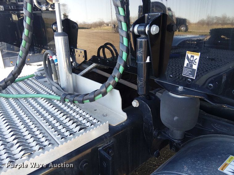 image for item FK0695 2022 Peterbilt 389  semi truck