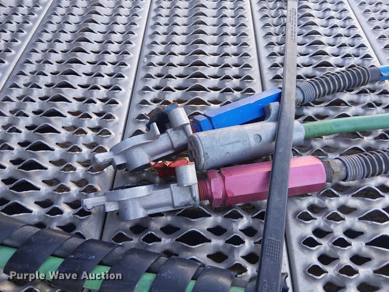 image for item FK0695 2022 Peterbilt 389  semi truck