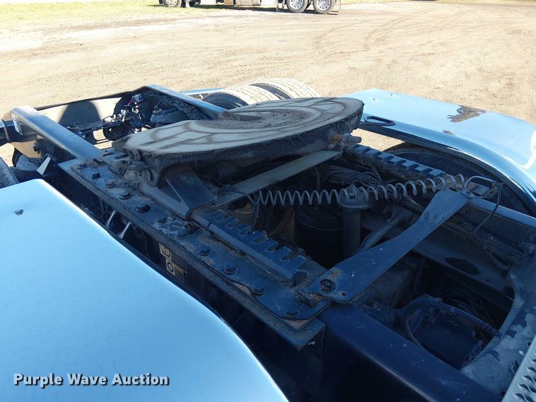 image for item FK0695 2022 Peterbilt 389  semi truck