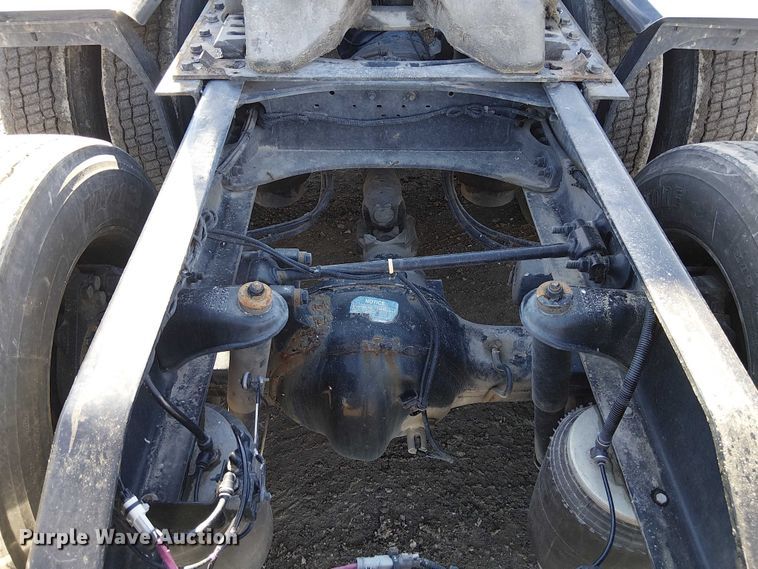 image for item FK0695 2022 Peterbilt 389  semi truck