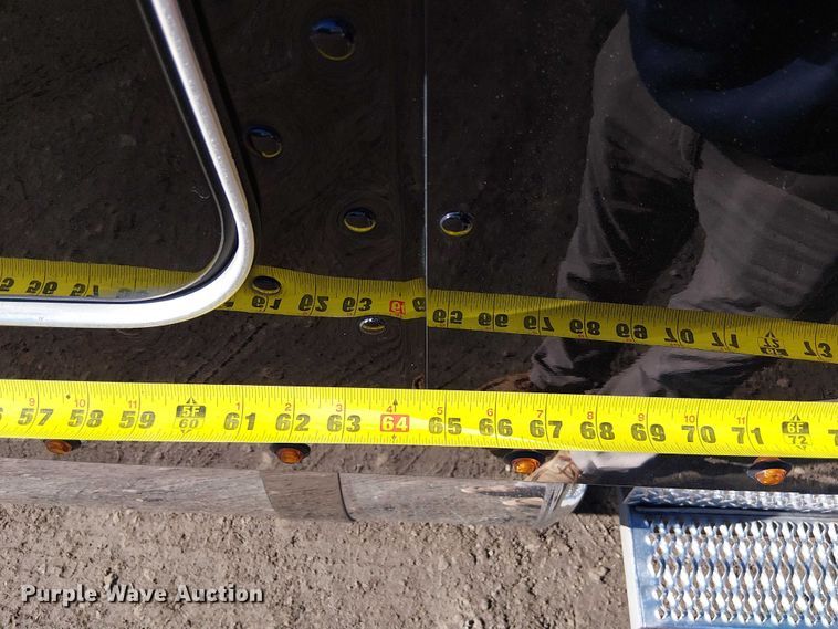 image for item FK0695 2022 Peterbilt 389  semi truck