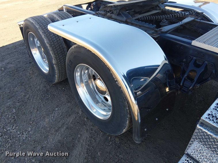 image for item FK0695 2022 Peterbilt 389  semi truck