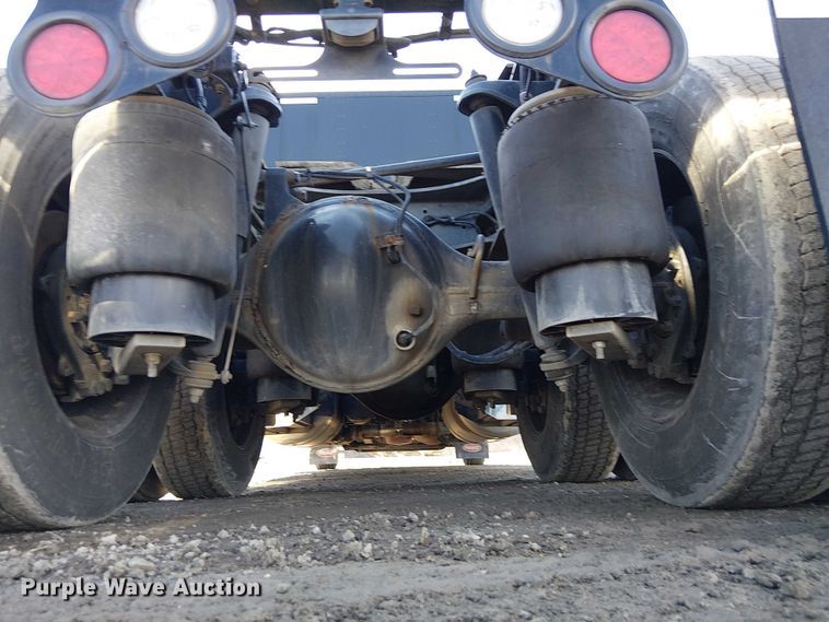 image for item FK0695 2022 Peterbilt 389  semi truck