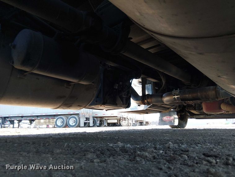 image for item FK0695 2022 Peterbilt 389  semi truck