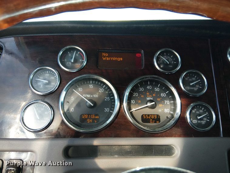 image for item FK0695 2022 Peterbilt 389  semi truck