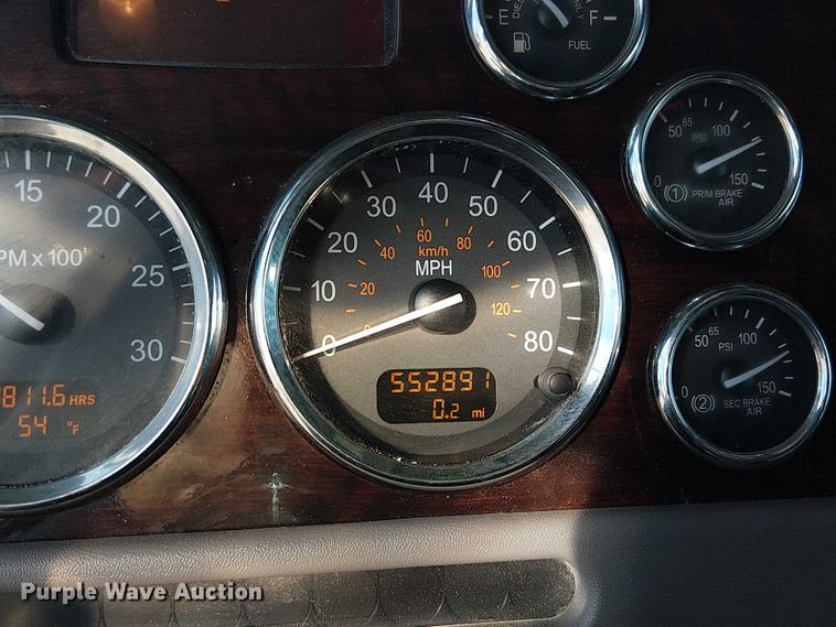 image for item FK0695 2022 Peterbilt 389  semi truck