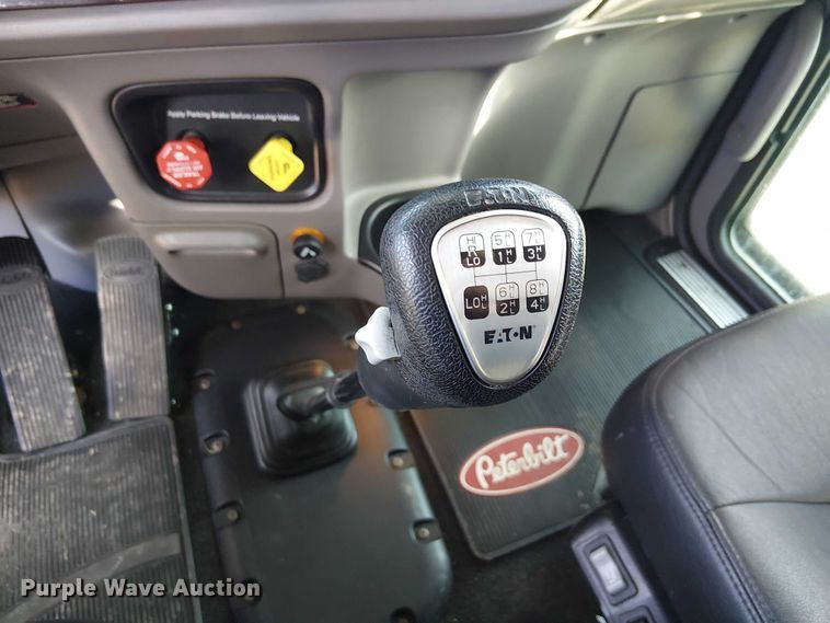 image for item FK0695 2022 Peterbilt 389  semi truck