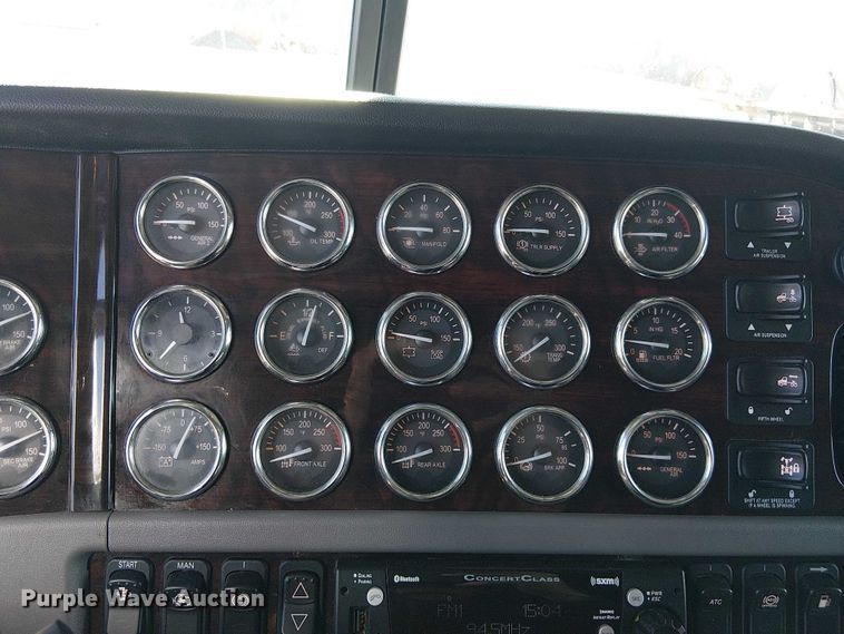 image for item FK0695 2022 Peterbilt 389  semi truck